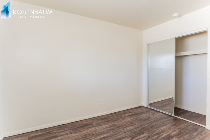 Building Photo - 455 W Kelso St