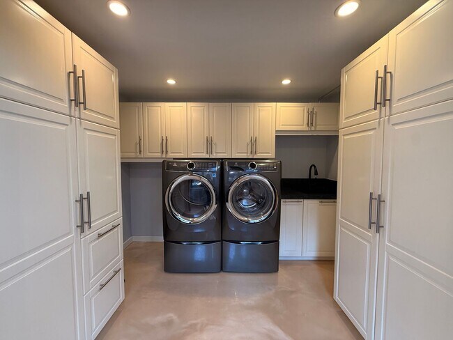 Building Photo - Charming 4BR San Diego Home with Front Dec...