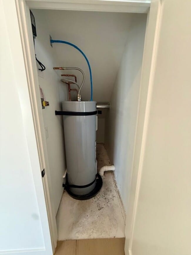 Building Photo - Single Family HOME with 3 Bedrooms 2 1/2 Bathrooms - Where Mountains meet you at upscale living!