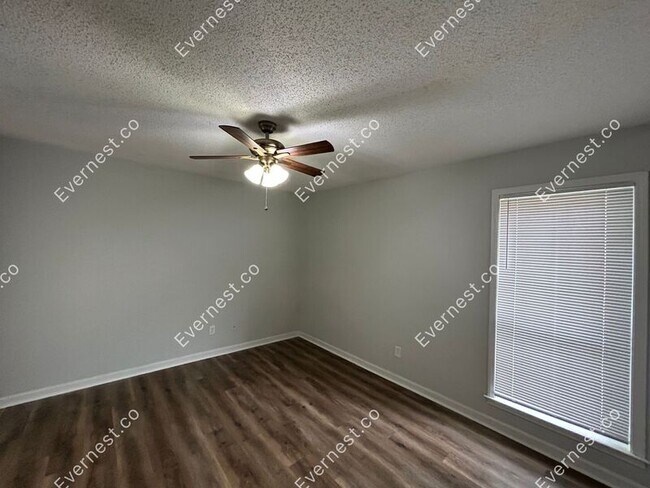 Building Photo - 760 Hackberry Dr