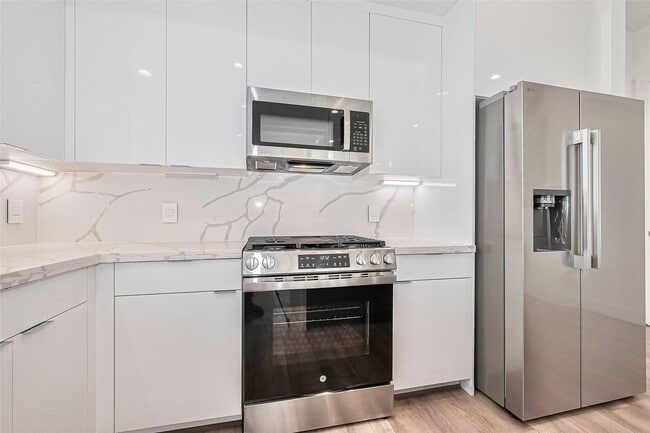 Building Photo - 3510 Hadley St