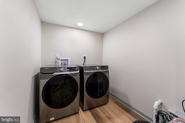 Building Photo - 6107 44th Ave