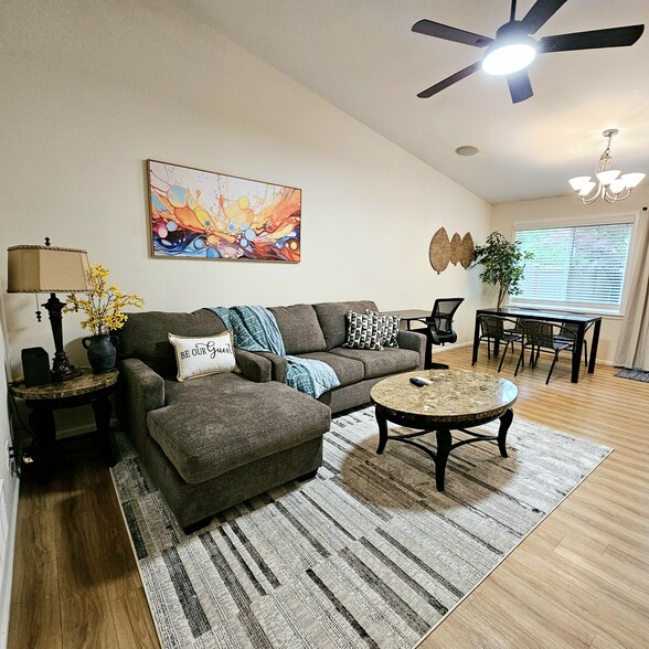 Building Photo - 5631 Acclamation St E