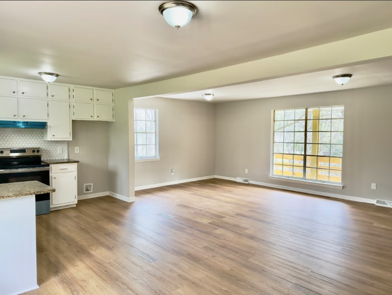 Building Photo - 413 Wadsworth Dr