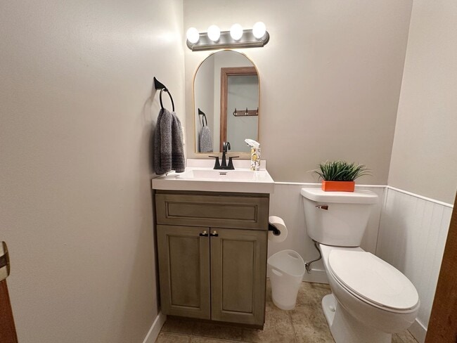 Building Photo - AVAILABLE NOW! Updated 3 Bed/2.5 Bath, 2 Car Garage - Close to Purdue & West Laf. Schools