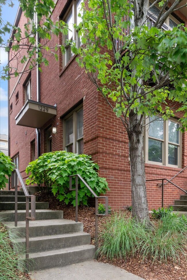 Building Photo - 1229 4th Ave N
