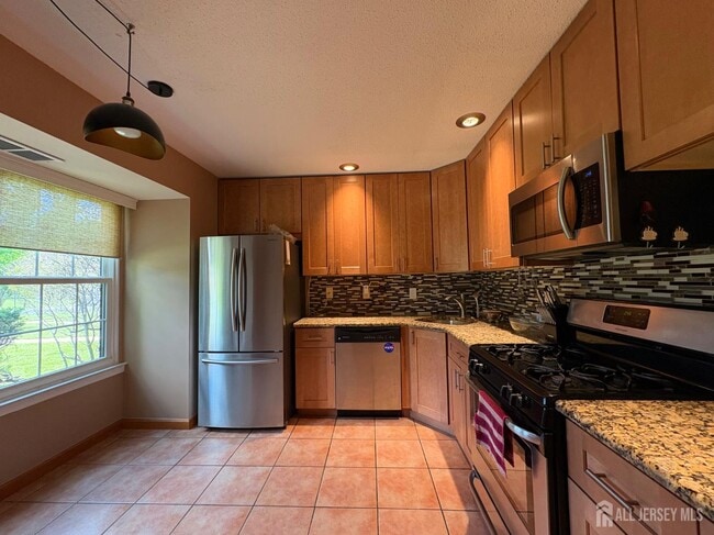 Building Photo - 286 Bromley Pl
