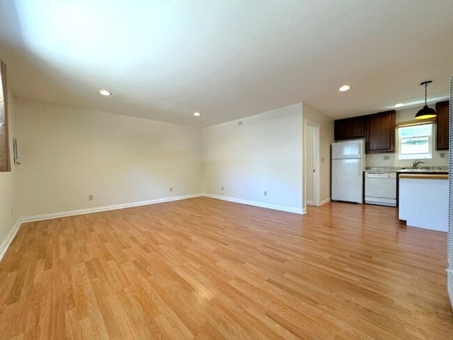 Building Photo - Spacious Guest Cottage in rural Moorpark