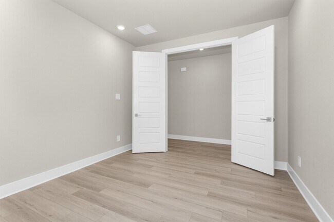 Building Photo - 2002 Bluff Oak Ct