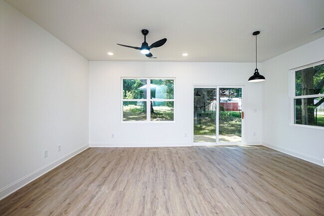 Building Photo - Brand New Duet Style Townhome in Charlotte!