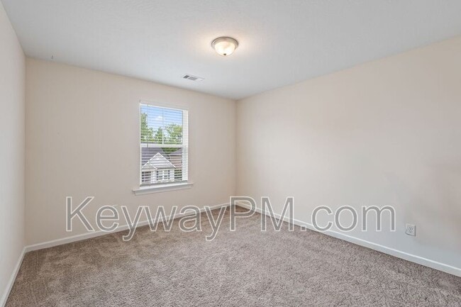 Building Photo - 585 Hampton Dr
