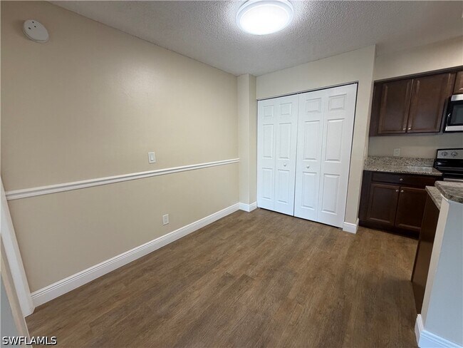 Building Photo - 5321 Summerlin Rd