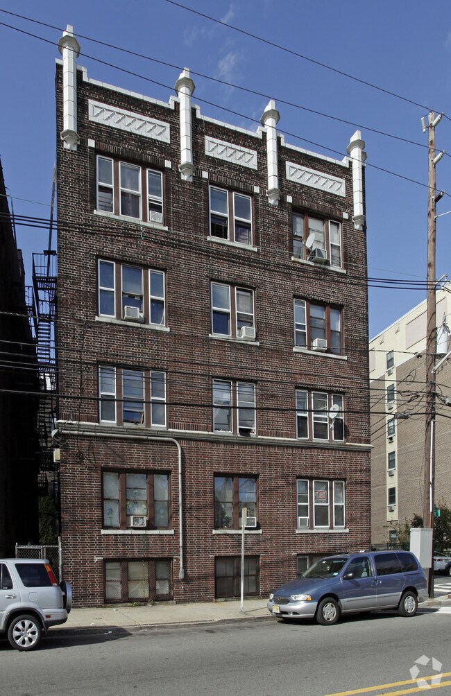 3 Armstrong Ave - 491-5 Garfield Avenue