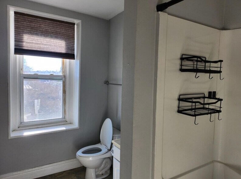 Building Photo - 163 Sumac St