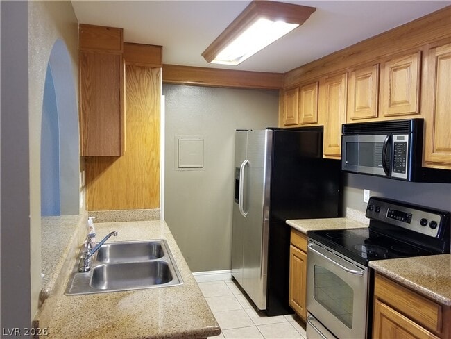 Building Photo - 1515 E Reno Ave