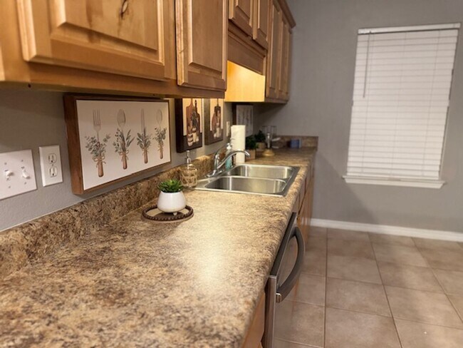 Building Photo - 1833 Sundown Dr