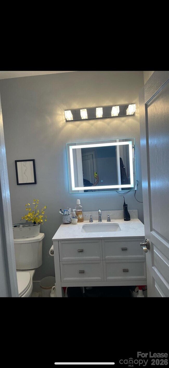 Building Photo - 115 E Park Ave