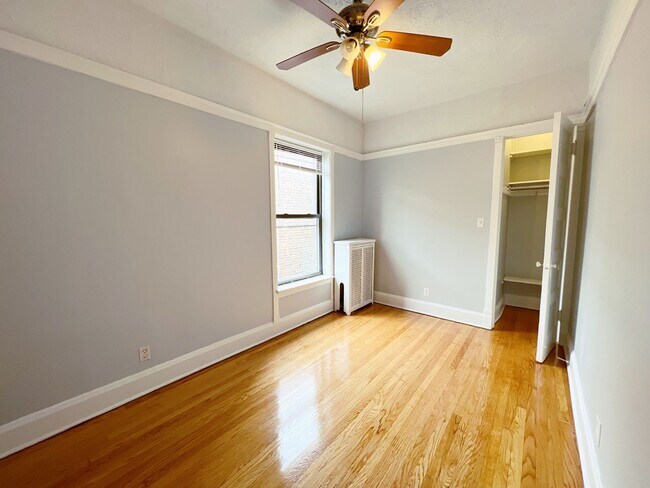 Building Photo - 817 W Belle Plaine Ave
