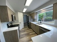 Building Photo - 5835 NW Landing Dr