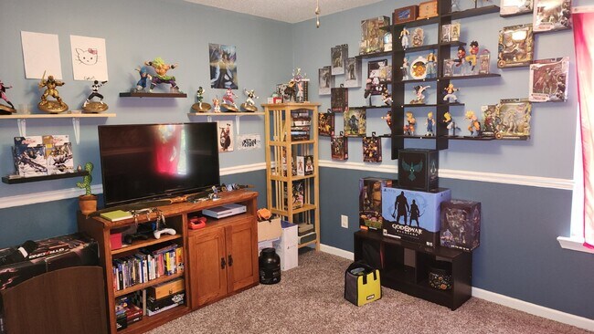 Building Photo - Convenient to west gate of Ft Moore