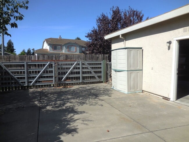 Building Photo - 1079 Stillspring Dr