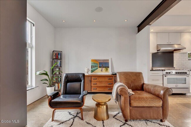 Building Photo - 18 Granite St