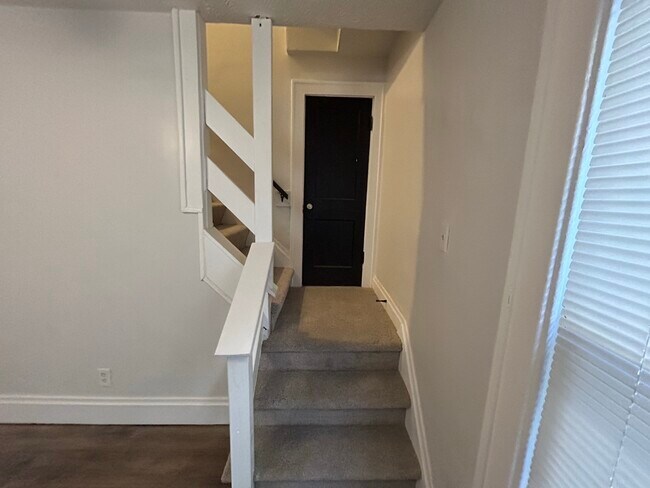 Building Photo - 1253-1255 N 6th St