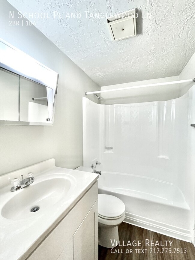 Building Photo - 343 N School Pl