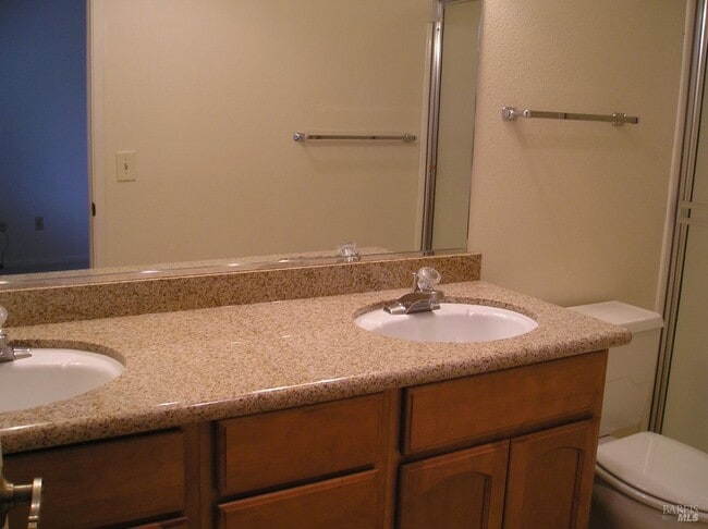 Building Photo - 404 Meadowgreen Dr