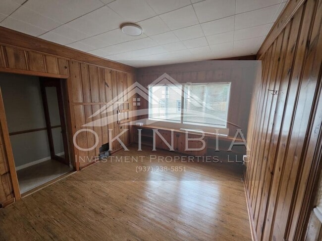 Building Photo - 216 Knecht Dr