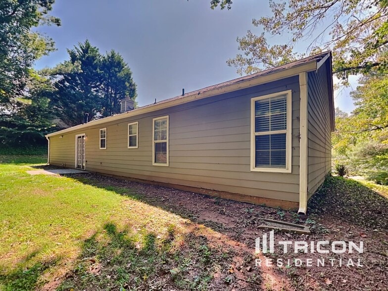 Building Photo - 38 Ann Cir