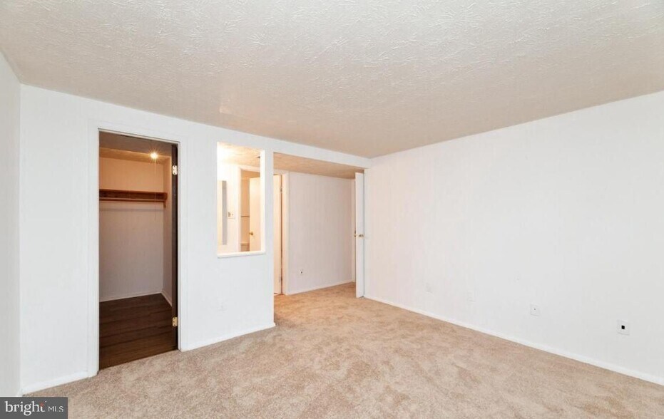 Building Photo - 4400 Groombridge Way
