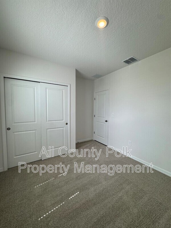 Building Photo - 2061 Rosewood Dr