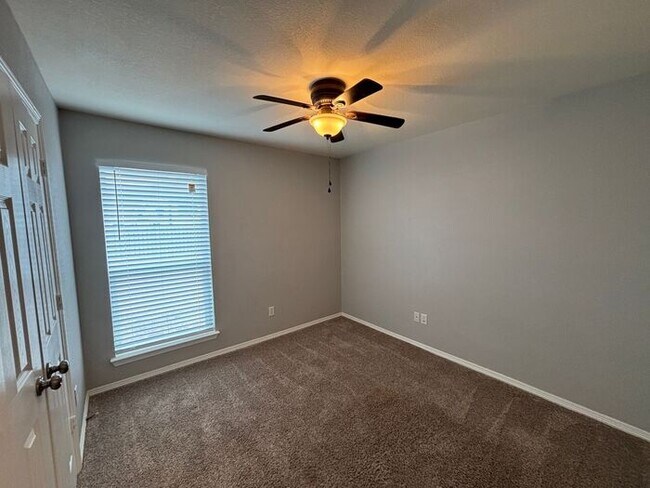 Building Photo - 112 Pepperbush Ln