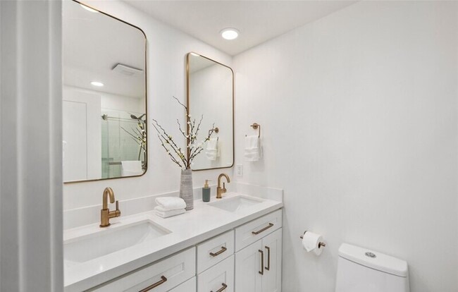 Building Photo - 201 165th Ave NE