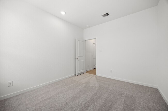 Building Photo - 28947 Rustic Robin Ln