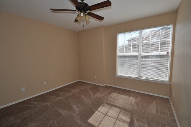 Building Photo - LONGWOOD: Gated Sabal Point Community- 2nd...