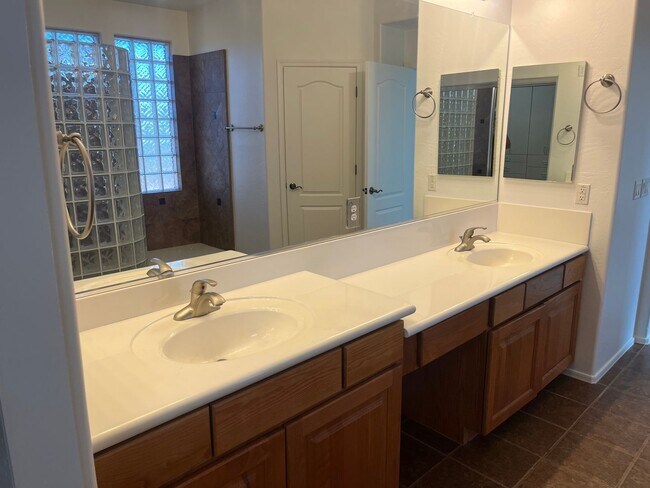 Building Photo - 14361 W Maui Ln