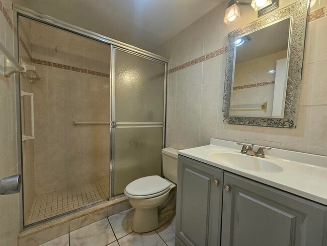 Building Photo - 214 Easthampton I