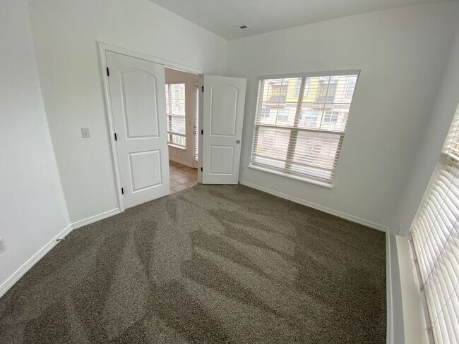 Building Photo - 598 E 1590 S
