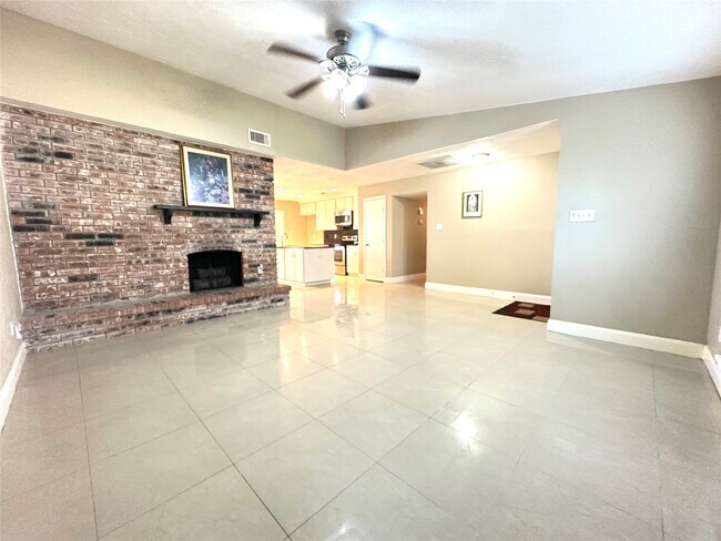 Building Photo - 423 Lee Dr