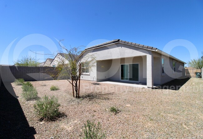 Building Photo - 1027 W Avalon Canyon Dr