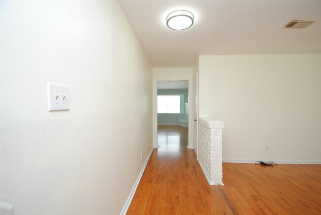 Building Photo - 11511 Creekhurst Dr