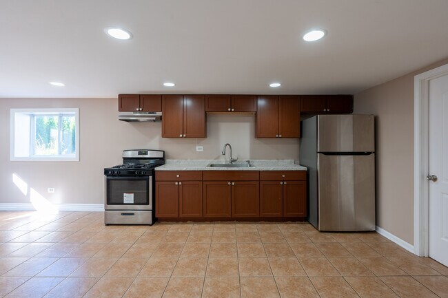 Building Photo - 7 Cardinal Ln