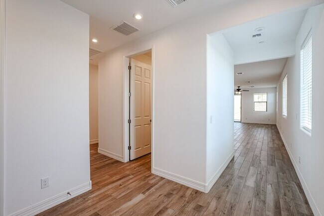 Building Photo - Beautiful Home in the Highly Desirable Vistancia Community of Peoria