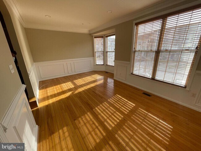 Building Photo - 5729 Goldfinch Ct