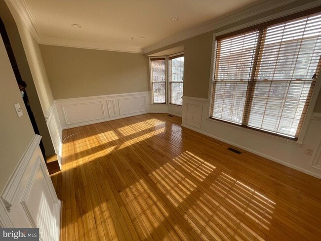 Building Photo - 5743 Goldfinch Ct