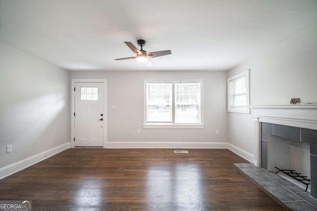 Building Photo - 2137 Delowe Dr
