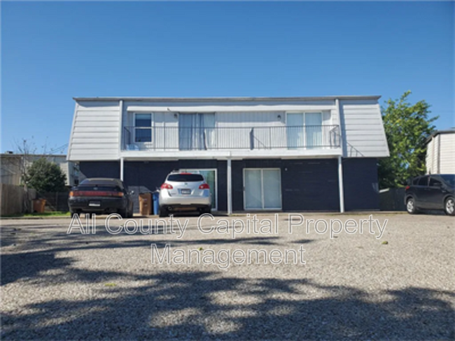 Building Photo - 302 Carmen Ct