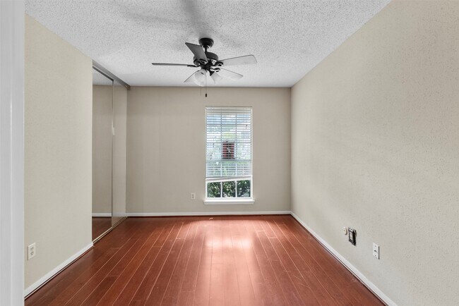 Building Photo - 9230 Wandsworth Dr